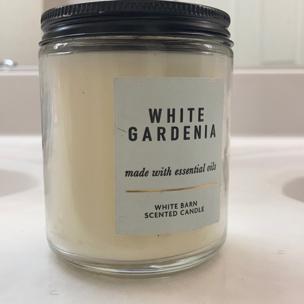 White gardenia candle